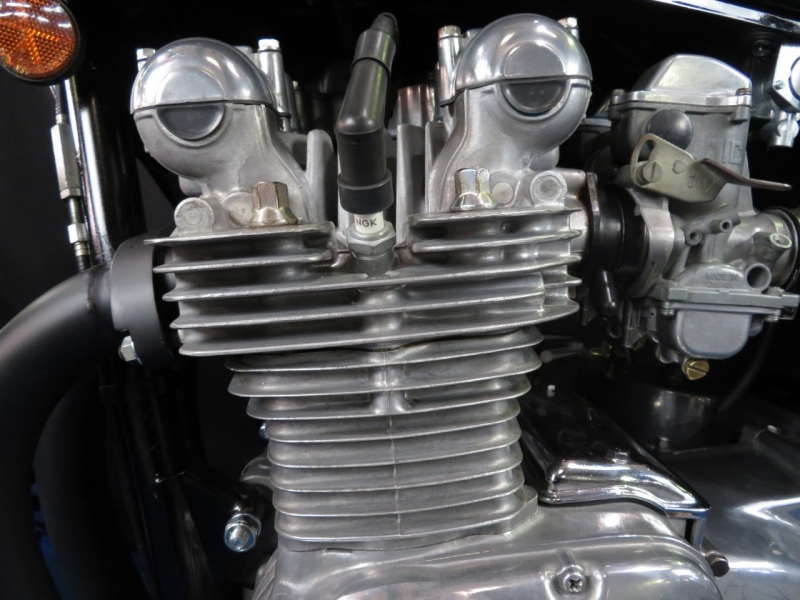 カワサキ KZ1000 リンカーンブラック 拘りのシルバーエンジン 19