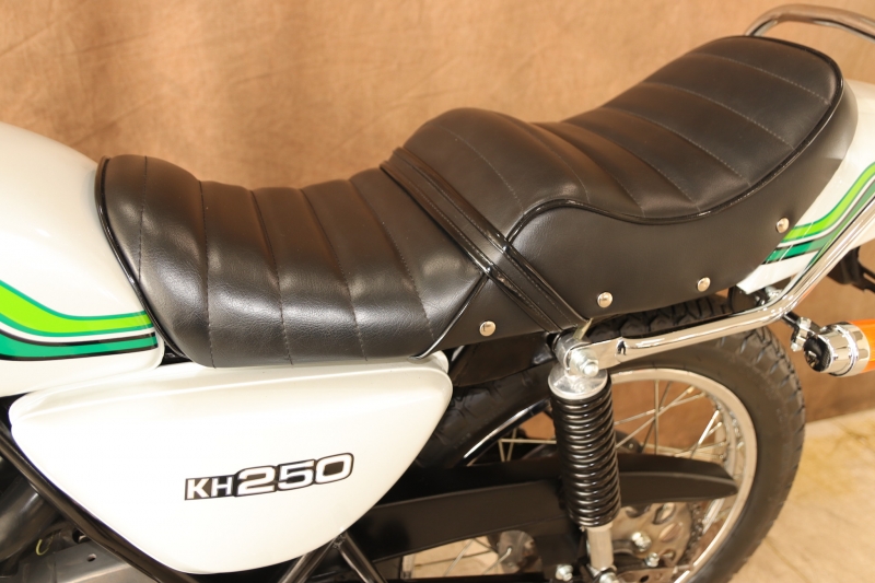 カワサキ KH250 東京本社 パールホワイトR. 9