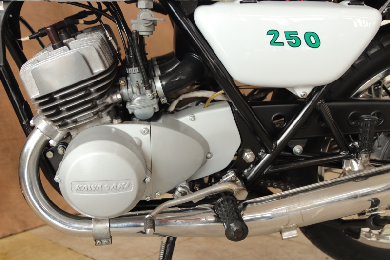 カワサキ 250SS 東京本社 国内 WHITERAINBOW 17
