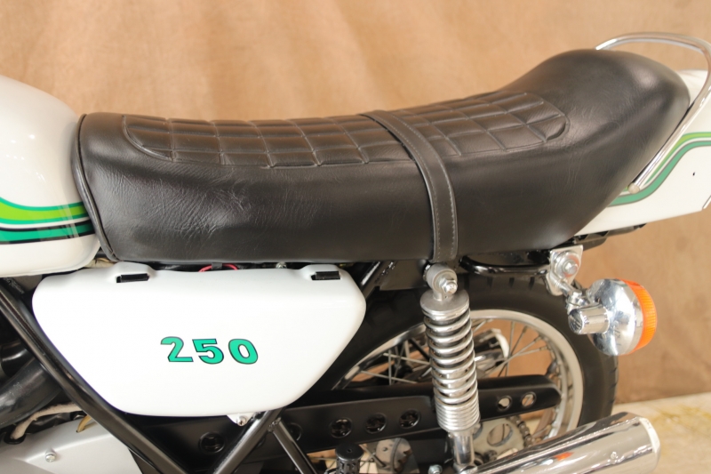カワサキ 250SS 東京本社 国内 WHITERAINBOW 14