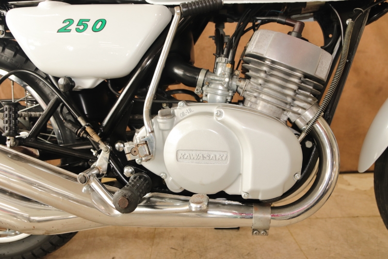 カワサキ 250SS 東京本社 国内 WHITERAINBOW 5