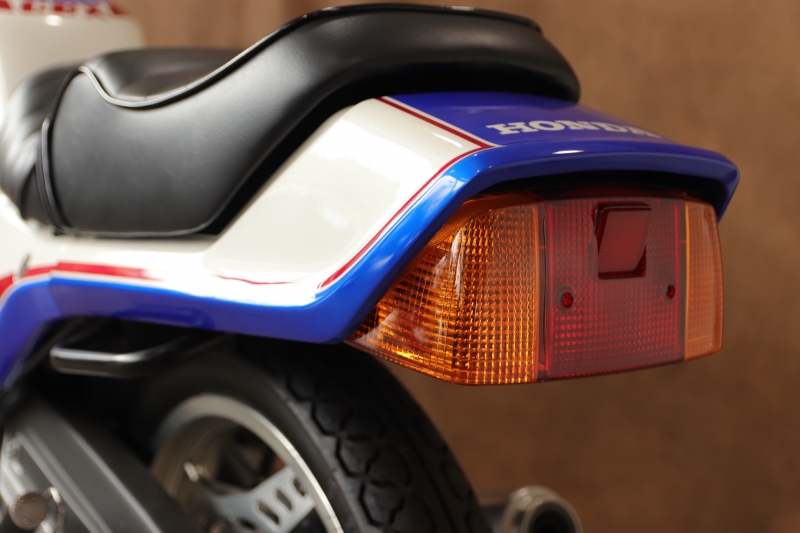 ホンダ CBX550F 東京本社 Ⅰ型トリコロール ヨシムラサイクロンマフラー 18