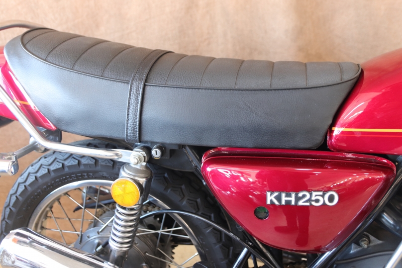カワサキ KH250 東京本社 国内B2 キャンディーワインR. 4