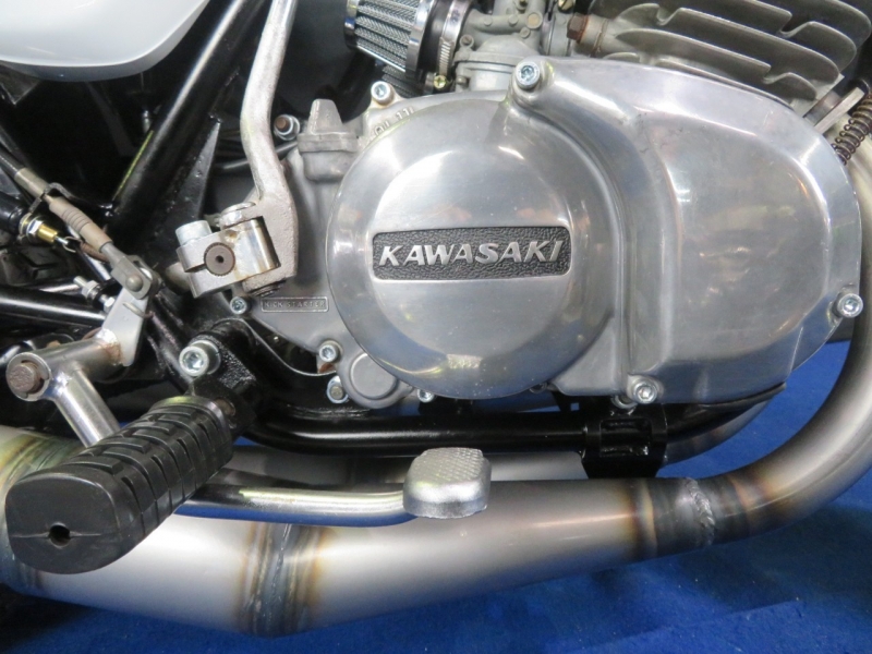 カワサキ 250SS MACH-Ⅰ パールホワイトレインボーx3本チャンバー 7
