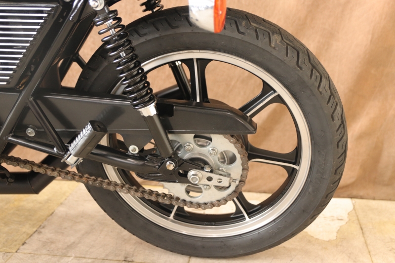 カワサキ KZ550(A1) FXスタイルのBLACK仕様車 17