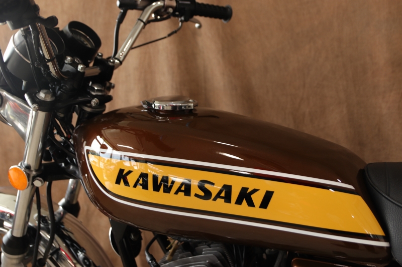 カワサキ 500SS(H1F) 75年式(74年7月製造)のCANDY BROWN 12