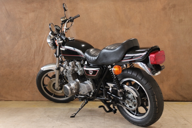 カワサキ KZ1000LTD(B4) MK-Ⅱ同エンジンのB4 18