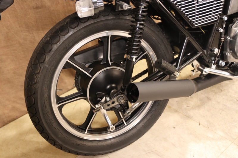 カワサキ KZ550 TIGERカラー BLACKエンジン 7