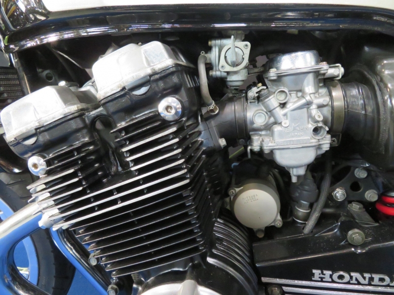 ホンダ CBX550F カスタムカラー  バックステップ アルフィン 19