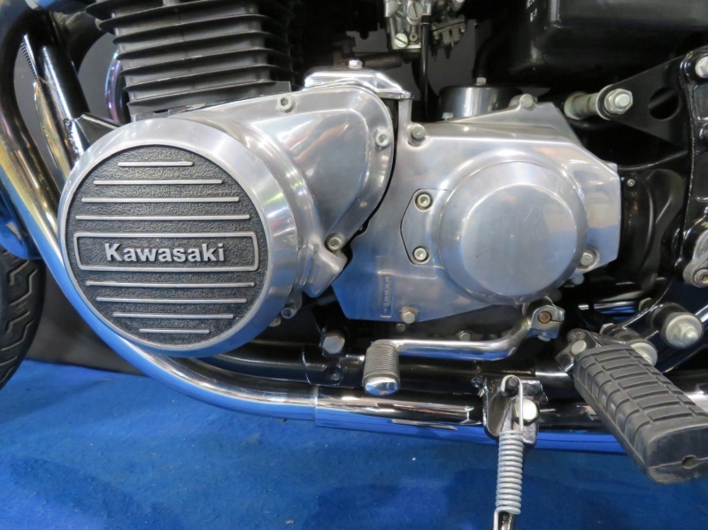 カワサキ KZ1000ST(E1) BLACK PEARL/METALIC CLAYSTONE 26