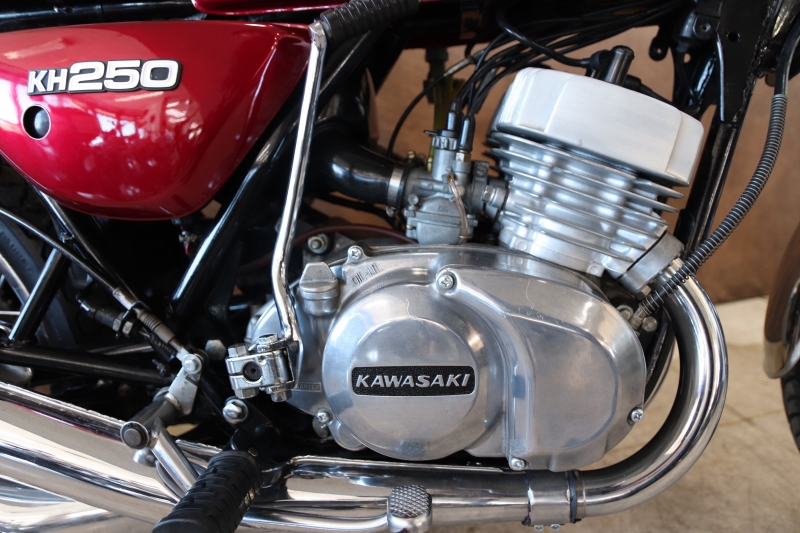 カワサキ KH250 ヨーロッパ仕様 コンテナ入荷映像あり! 6