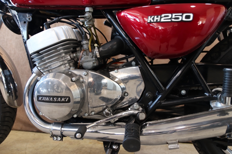 カワサキ KH250 ヨーロッパ仕様 コンテナ入荷映像あり! 16