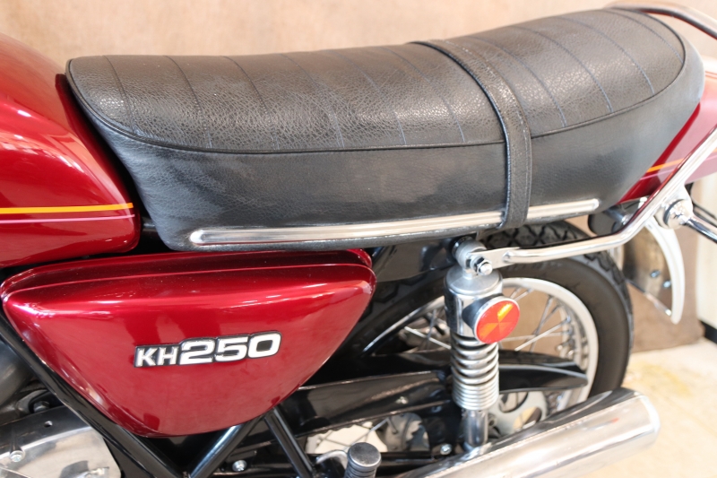 カワサキ KH250 ヨーロッパ仕様 コンテナ入荷映像あり! 14