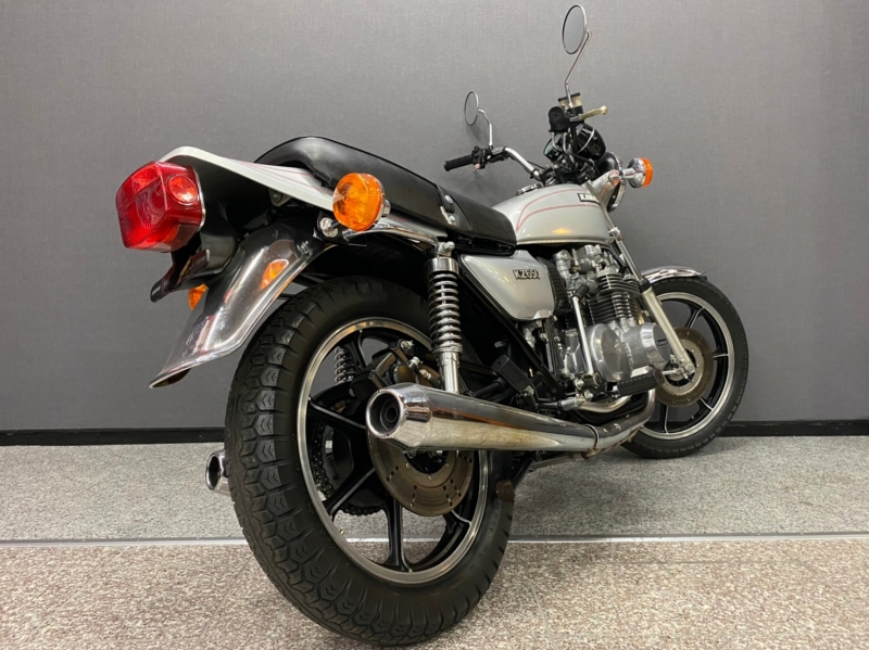 カワサキ Z650 ザッパー キャスト トリプルディスク 19