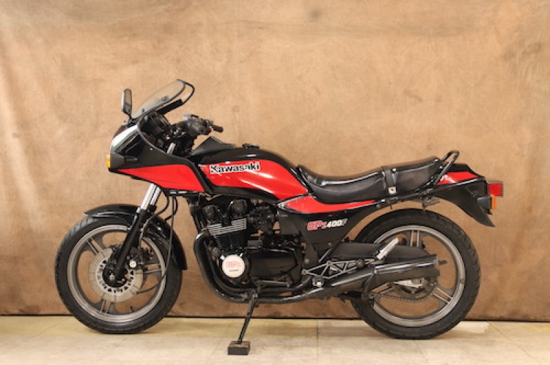 カワサキ GPz400F ノーマル車 11