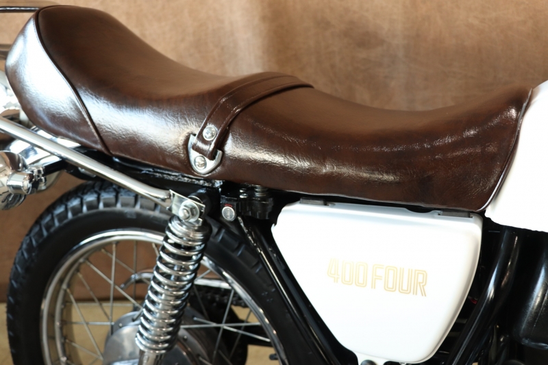 ホンダ CB400Four ご好評! 煌「GOLDパール」ホワイト 3