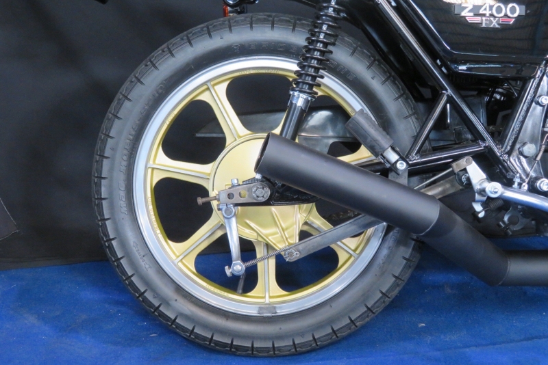 カワサキ Z400J 金キャスト & 白タックロール 11