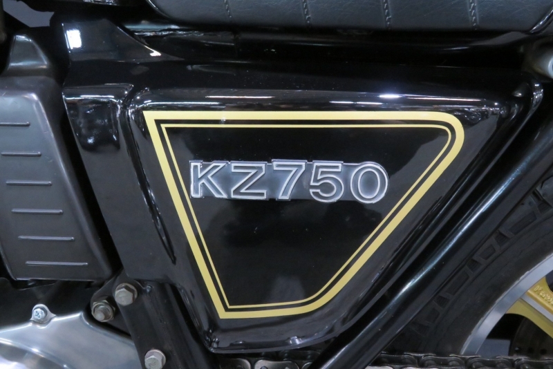 カワサキ KZ750(FX-Ⅱ)逆輸入車・リペイント済・タックロール・集合管仕様 10