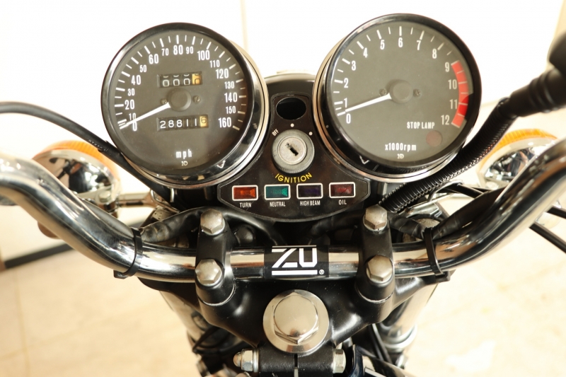 カワサキ Z1 75年式 シルバーENG. Z1Bカラー  8