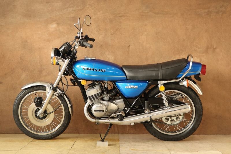 カワサキ KH250(B2) 国内物 フルノーマル 11