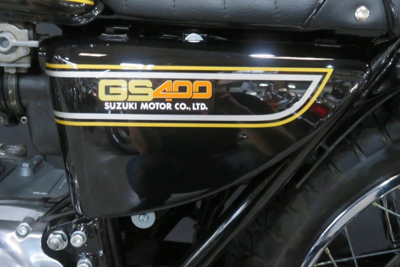 スズキ GS400 E2カスタム黒カラーNEW PAINT 変形タックロールシート 23